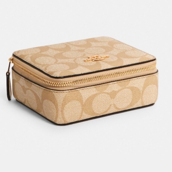 🛑BOGO FREE🆕COACH Gold/Creamy Chalk Jewelry Box/Case - Picture 4 of 7
